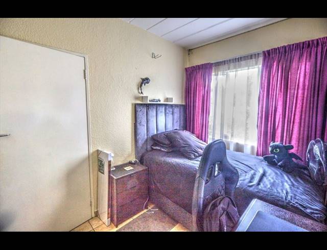 2 BEDROOM APARTMENT BLOCK FOR SALE IN KEMPTON PARK EXT 4